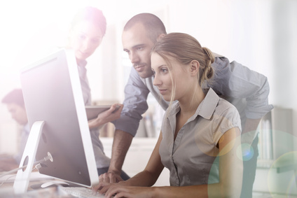 Magento-Schulungen & Inhouse-Seminare Schulungsteilnehmer am Monitor